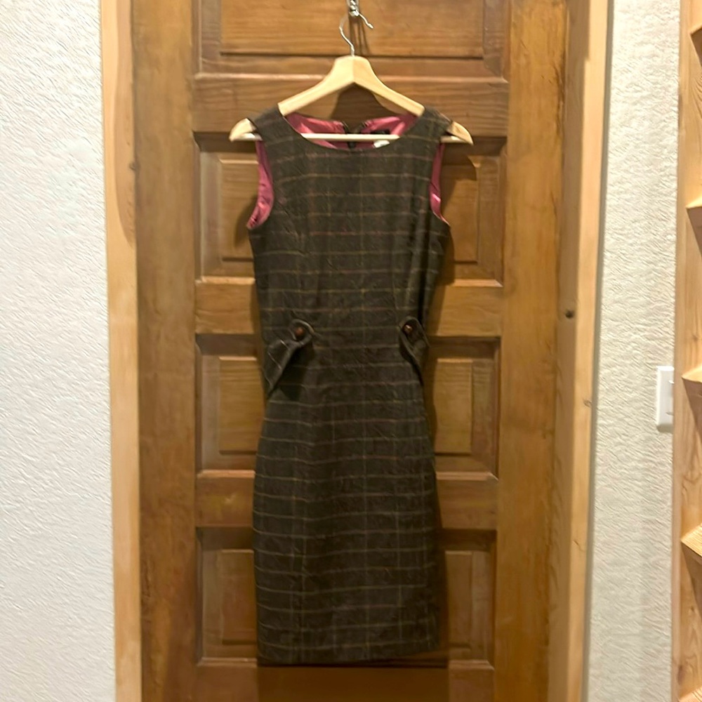 Cute j crew dress with buttoning straps connecting from the front to back